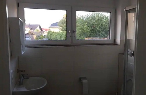 St. Leon House | Close to Shopping Possibilities and Restaurants/take Away