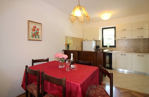 Brulo House | Close to the beach, air-conditioned, family-friendly, quiet location