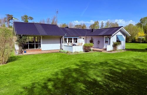 Falkenberg House | Close to the Beach, Large Garden with 2 Patios & BBQ