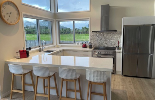 Tairua House | Close to the Beach, Modern, Well-Appointed