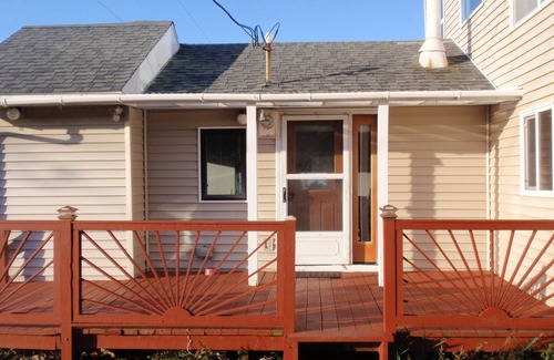 Cape Meares Cottage | Close to the Beach! Ocean View from every room! Pet Friendly 3- bedroom house