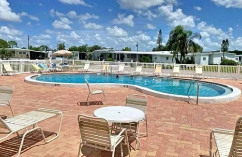 Laurel House | Close to the beach!