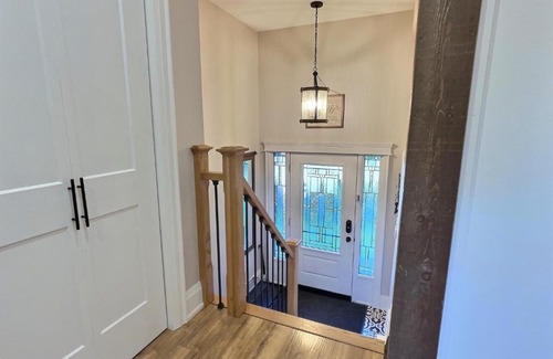 Barrie House | Close to the best of Barrie! The waterfront is mere minutes away!
