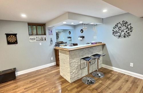 Barrie House | Close to the best of Barrie! The waterfront is mere minutes away!