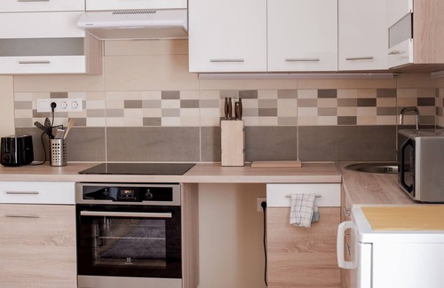 13th District Apartment | Close to the heart of the city. Just 4 metro station with easy parking.