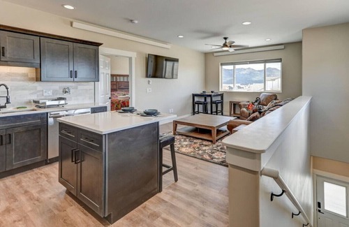 Buena Vista Apartment | Close to town and dog walking area!