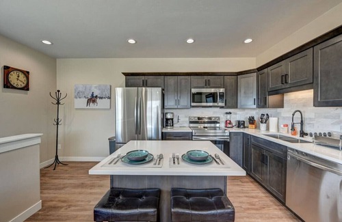 Buena Vista Apartment | Close to town and dog walking area!