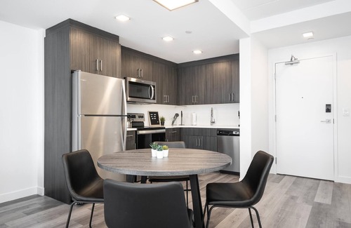 Fort Gary Apartment | Close to UM+Lavish 1 Bdr+Free Parking (105 30 UC)