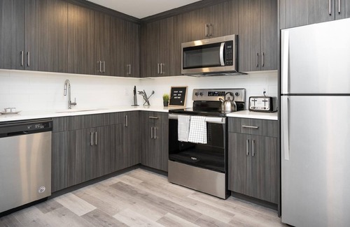 Fort Gary Apartment | Close to UM + South Winnipeg + Bright 2 Bdr +Free Parking (103-30 UC)