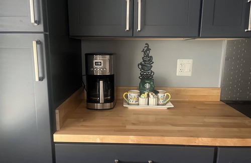 Hethwood - Prices Fork House | CLOSE TO VT - New renovation-4 bedroom townhouse-near a bus stop-with parking!
