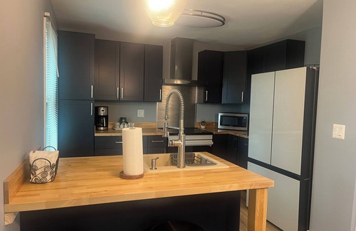 Hethwood - Prices Fork House | CLOSE TO VT - New renovation-4 bedroom townhouse-near a bus stop-with parking!