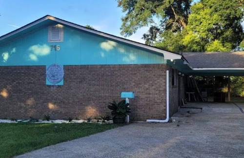 South Pensacola House | Close to Wahoos stadium, Pensacola Bay Center, Palafox Restaurants & Markets.