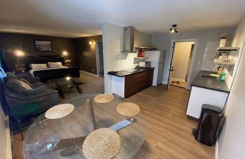 Southwest Edmonton House | Close To Whyte University New Renovation