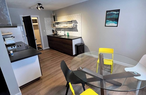 Southwest Edmonton House | Close To Whyte University New Renovation