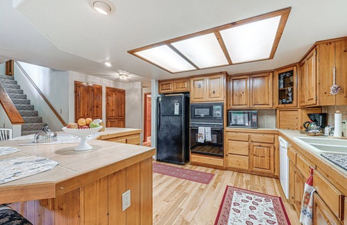 Murphy House | Close to Wine Trail: Home w/Deck Near Applegate