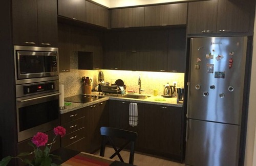 Willowdale Condo | Closed to subway 1+1 Luxury Condo With Parking and Wifi