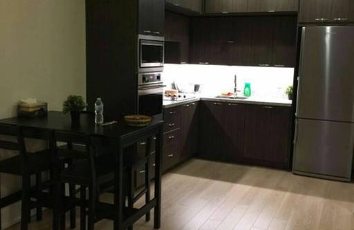 Willowdale Condo | Closed to subway 1+1 Luxury Condo With Parking and Wifi