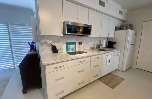Vanderbilt Beach Apartment | Closest studio to Vanderbilt Bch, lovely remodel, yard, has everything & extras!