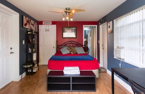 Fort Lauderdale Bed & Breakfast | Clothes optional Tranquil Private room Paradise. In Fort Lauderdale. LGBTQ+ ❤️