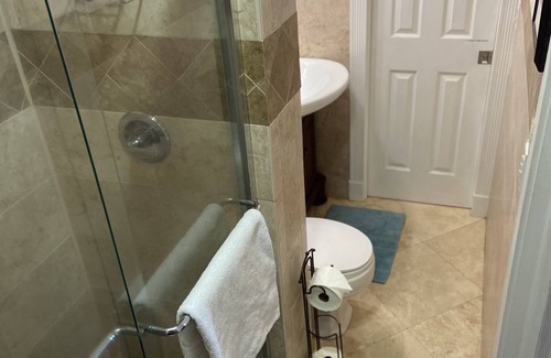 Fort Lauderdale Bed & Breakfast | Clothes optional Tranquil Private room Paradise. In Fort Lauderdale. LGBTQ+ ❤️