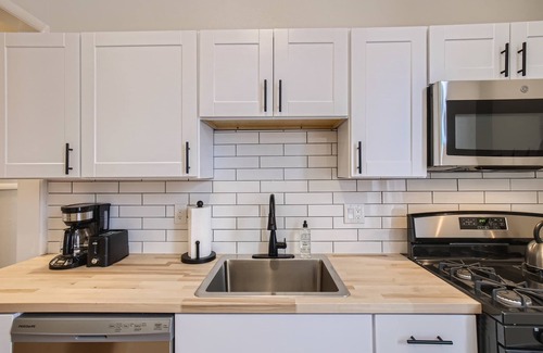 City Park Apartment | Cloud by Modern Midstay/1 Block to City Park #C1