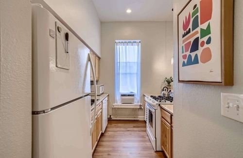 City Park Apartment | Cloud by Modern Midstay/1 Block to City Park #C2