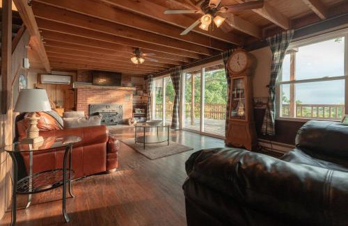 Rileyville House | Clouds Cabin - HotTub, Mtn View, Pets