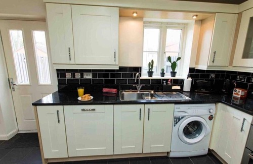 Birmingham House | Cloudstay Birmingham Town House by the lakes