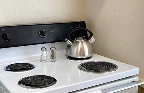 Midtown Apartment | [CLR 05] Midtown Studio near the Streetcar, walking distance to Downtown