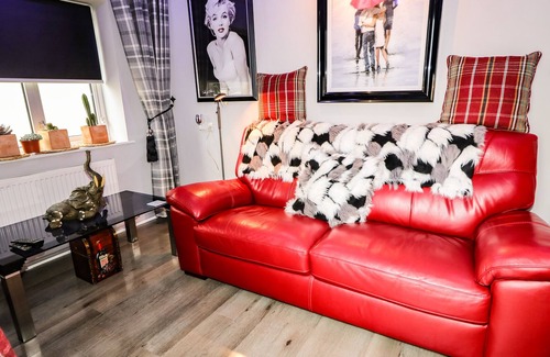 Castlerock Cottage | CLUBHOUSE VIEW APARTMENT, pet friendly in Castlerock