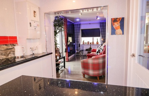 Castlerock Cottage | CLUBHOUSE VIEW APARTMENT, pet friendly in Castlerock