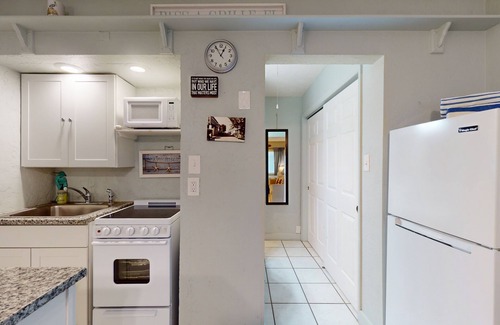 Pass-a-Grille Historic District Apartment | Coastal dog-friendly condo with observation deck, best Gulf sunset views