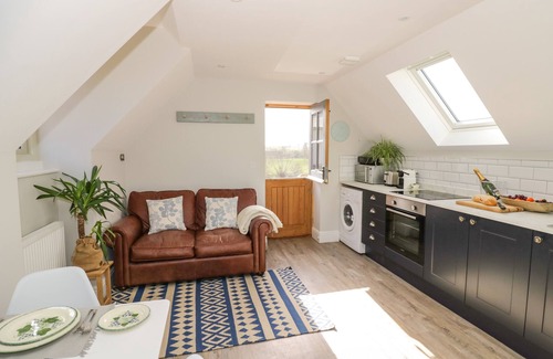 Quedgeley Cottage | COACH HOUSE MEWS, pet friendly in Alderminster