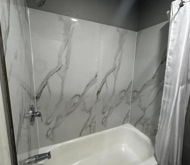 Waldron Hotel | Coachman's Inn & Suites