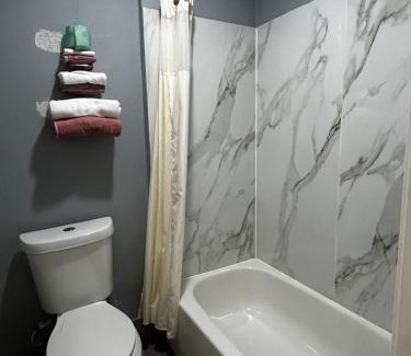 Waldron Hotel | Coachman's Inn & Suites
