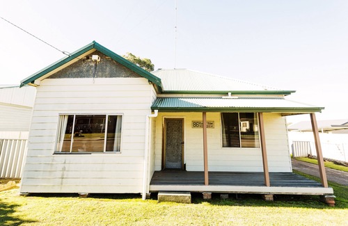 Cessnock Cottage | Coal d' Vine Cottage - Cessnock NSW