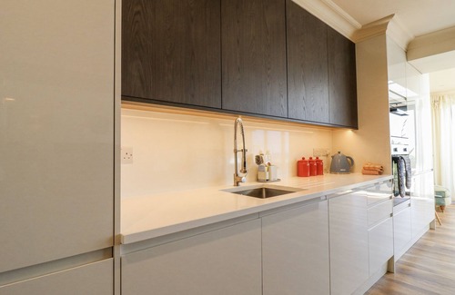 Swalecliffe House | COAST GUARD HOUSE, pet friendly, with hot tub in Swalecliffe