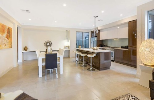 Fulham Gardens House | Coastal Beauty - bask in beautiful Henley Beach