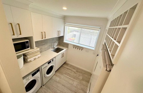 Sorrento House | Coastal Casa- NEW LISTING 4 km to Surfers Paradise Beach