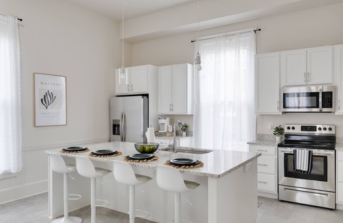 Issue House | Coastal Charm and Convenience: Luxurious 5-Bedroom Just Steps From Downtown