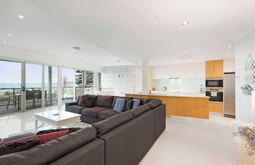 Fleurieu Peninsula Apartment | Coastal Charm – Modern Coastal Apartment with Ocean Views