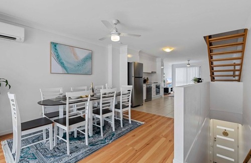 Redcliffe Apartment | Coastal Comfort 3BR Home in Heart of Redcliffe