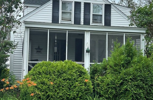 Moody House | Coastal Comfort: Family-Friendly 2BR Beach House in the Heart of Wells