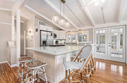 Grand Beach House | Coastal Comfort | Golf Cart, Ping Pong, Hot tub