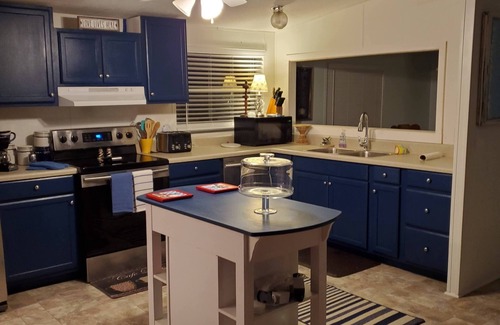 Davis House | Coastal Community Getaway: Blue Fin Escape