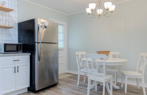 Covington House | Coastal Cottage 1/2 mile from Covington Square