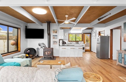 Sunderland Bay House | Coastal Cottage with Ocean Views
