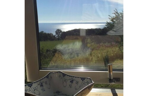 Bastad House | Coastal Cottage Naturskönt hus med panorama havsutsikt, nyrenoverad och nära .
