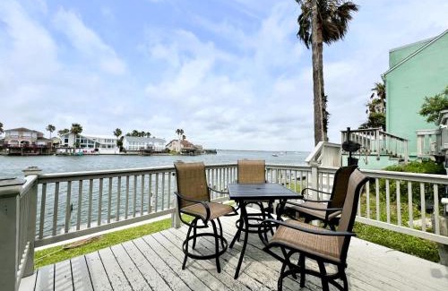 Corpus Christi Apartment | Coastal Cozy and a View