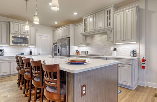 Lewes House | COASTAL DAYDREAMS- 6BD, 4BA - Sleeps 14 - World-class amenities!